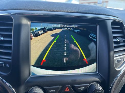 Used 2018 Jeep Grand Cherokee Altitude AWD/4WD image 53