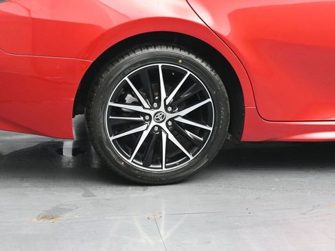 Used 2022 Toyota Camry SE image 10