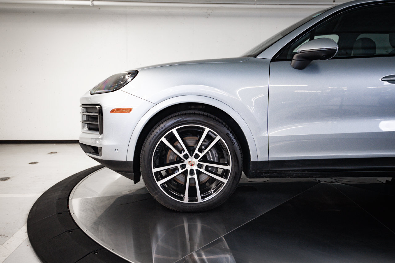 Certified 2026 Porsche Cayenne AWD/4WD image 11