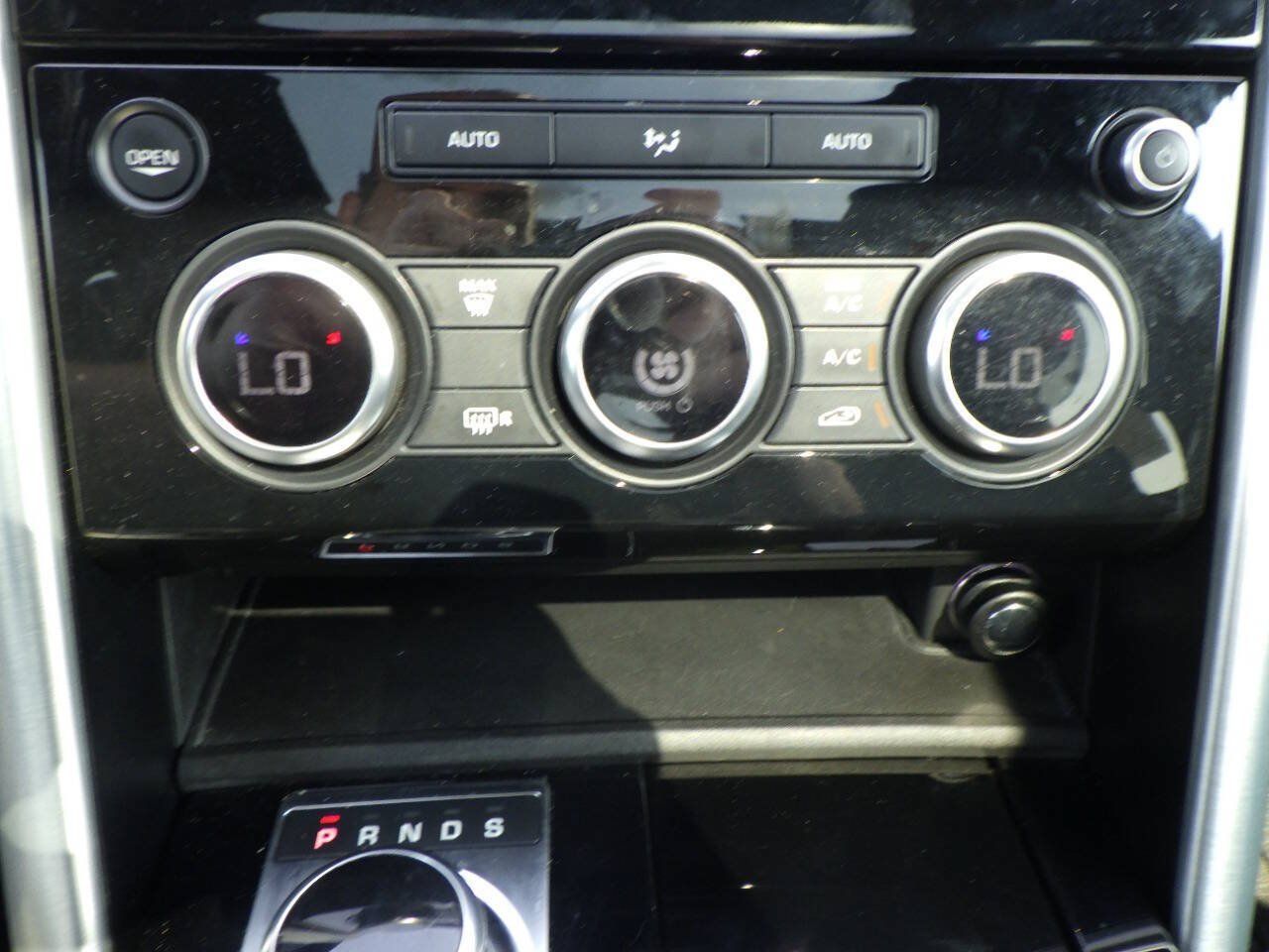 Used 2019 Land Rover Discovery HSE AWD/4WD image 29