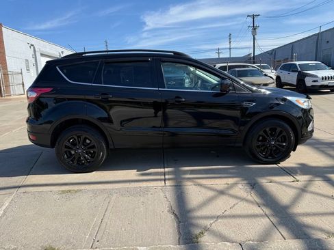 Used 2017 Ford Escape SE w/ Equipment Group 201A FWD image 4