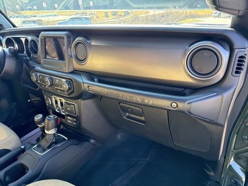Used 2022 Jeep Wrangler Willys image 32