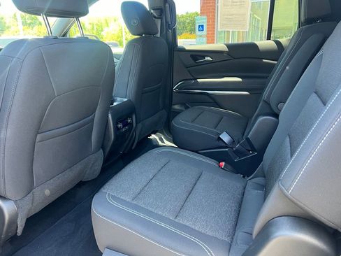 Used 2025 Chevrolet Traverse LT FWD image 14