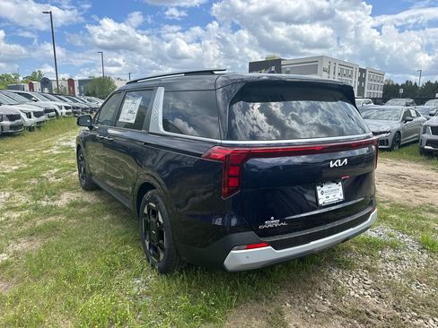 New 2026 Kia Carnival EX FWD image 5
