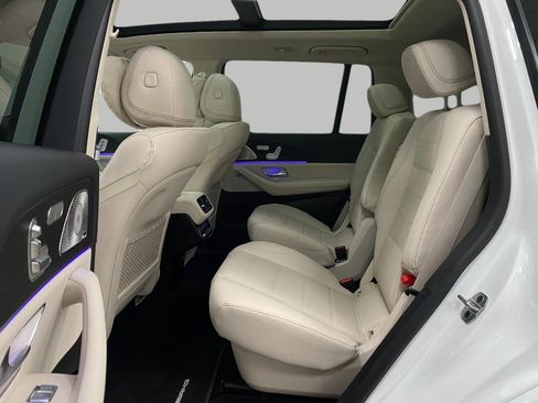 Certified 2026 Mercedes-Benz GLS 450 4MATIC image 33