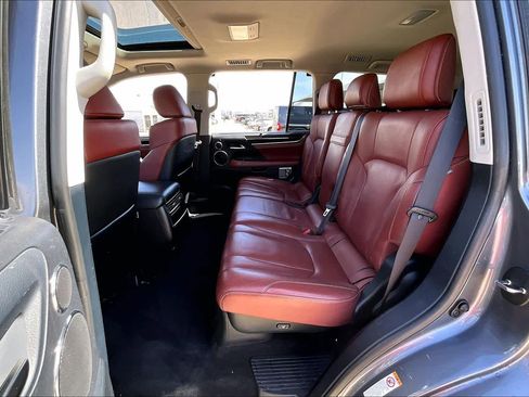 Used 2019 Lexus LX 570 4WD w/ Luxury Package image 18