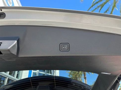 Used 2023 Cadillac XT6 Premium Luxury image 25