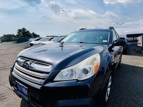 Used 2013 Subaru Outback 2.5i Premium AWD/4WD image 2