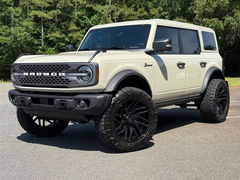 Used 2025 Ford Bronco Badlands AWD/4WD image 2