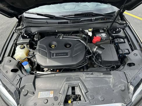 Used 2020 Lincoln MKZ w/ Convenience Package FWD image 18