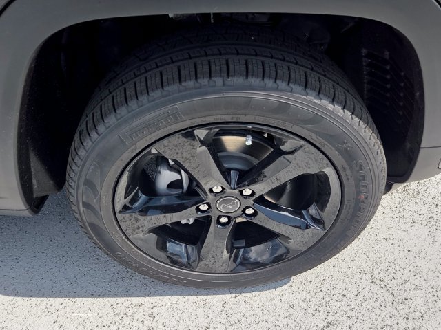 New 2027 Jeep Grand Cherokee Limited w/ Limited Altitude Package RWD image 11