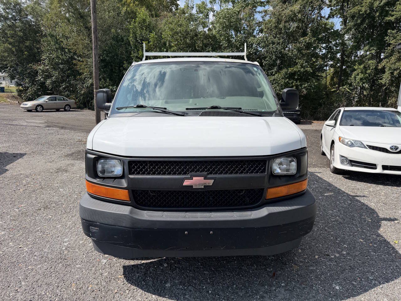 Used 2017 Chevrolet Express 3500 Extended RWD image 3