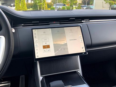 New 2025 Land Rover Range Rover SE image 6