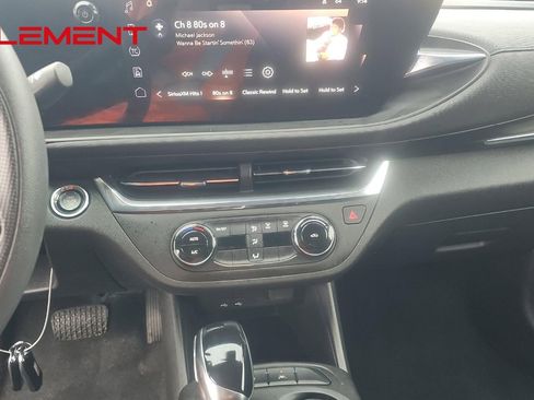 Used 2024 Buick Envista Preferred w/ Advanced Safety Package image 11