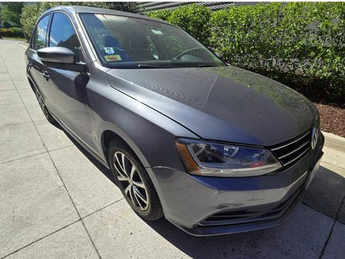 Used 2017 Volkswagen Jetta SE FWD image 10