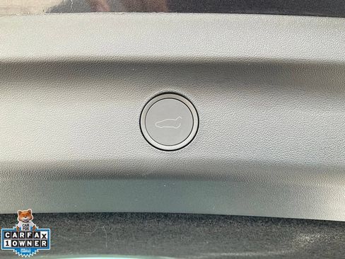 Used 2024 Tesla Model Y 2WD image 11