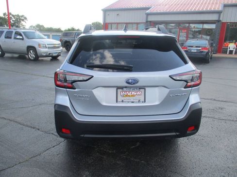 Used 2025 Subaru Outback Premium AWD/4WD image 4