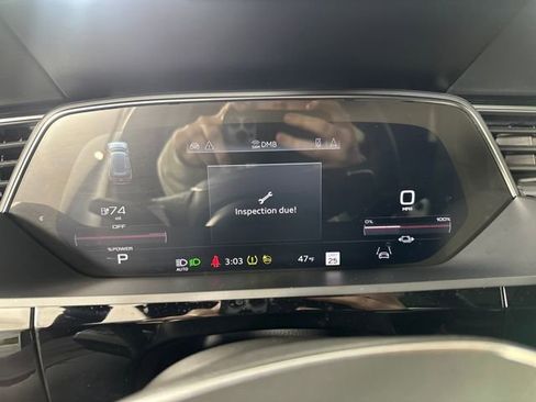 Used 2022 Audi e-tron S Prestige w/ Prestige Package image 17