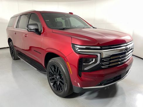 New 2025 Chevrolet Suburban Premier AWD/4WD image 2