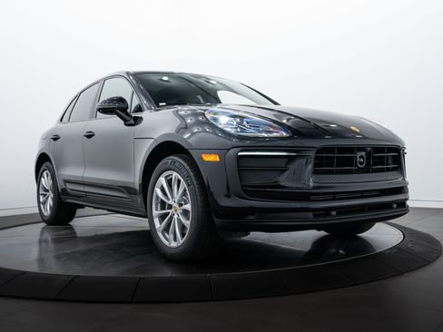 New 2025 Porsche Macan image 9