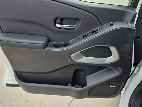 New 2025 Nissan Frontier SV w/ SV Convenience Package image 11