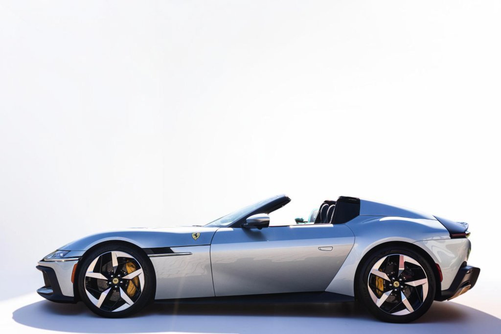 Certified 2026 Ferrari 12Cilindri Spider RWD image 9