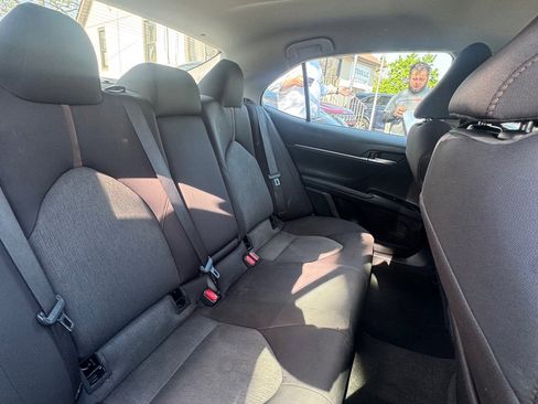 Used 2018 Toyota Camry LE FWD image 12