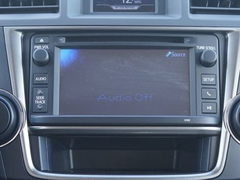 Used 2013 Toyota Highlander Plus FWD image 24