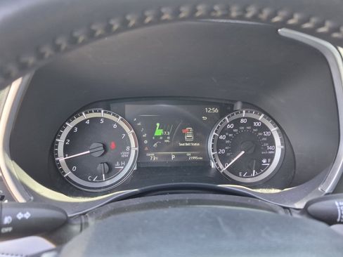 Used 2023 Toyota Highlander XLE AWD/4WD image 10