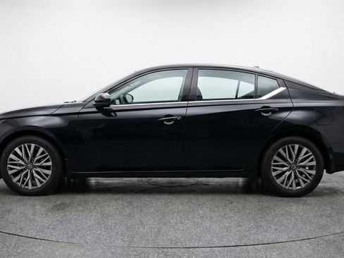 Used 2025 Nissan Altima 2.5 SV FWD image 5