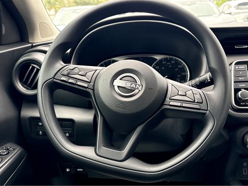 New 2025 Nissan Kicks Play S image 7