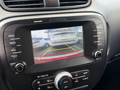 Used 2018 Kia Soul + FWD image 22