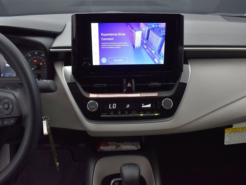 Used 2025 Toyota Corolla LE image 9