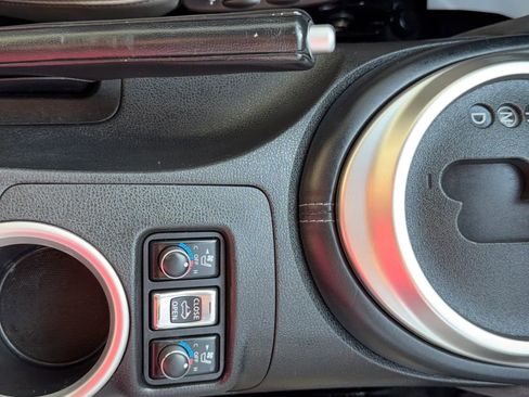 Used 2014 Nissan 370Z Touring image 27