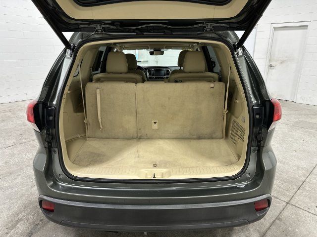 Used 2018 Toyota Highlander XLE FWD image 17