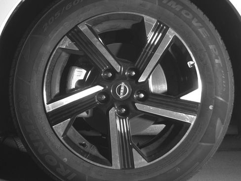 Used 2025 Nissan Sentra SV image 12