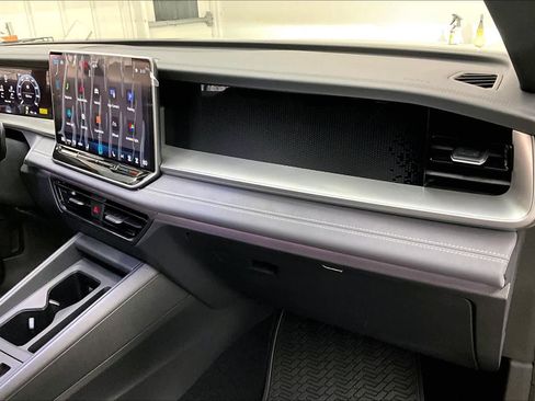 New 2026 Volkswagen Tiguan SE R-Line image 28