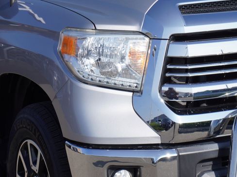 Used 2017 Toyota Tundra SR5 w/ SR5 Upgrade Package image 3