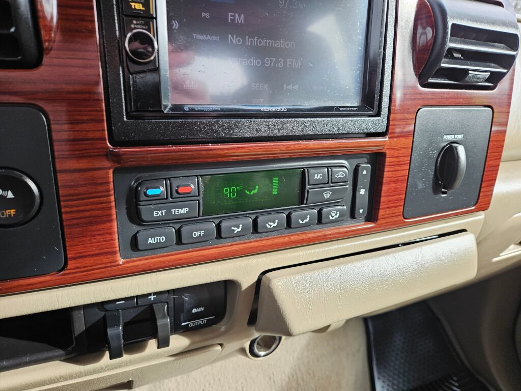 Used 2005 Ford F350 Lariat AWD/4WD image 22