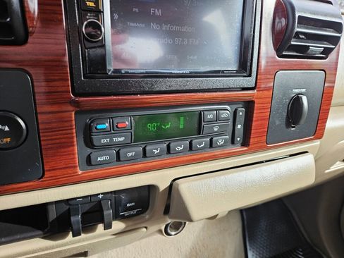 Used 2005 Ford F350 Lariat image 22