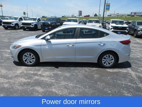 Used 2017 Hyundai Elantra SE FWD image 2