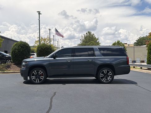 Used 2019 Chevrolet Suburban Premier AWD/4WD image 12
