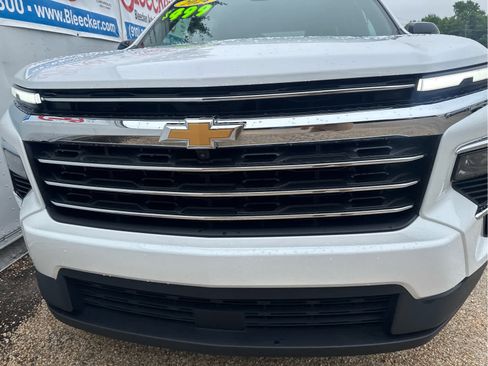Used 2024 Chevrolet Traverse LT w/ Trailering Package AWD/4WD image 11