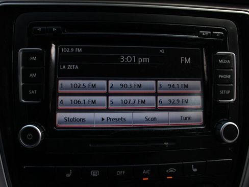 Used 2013 Volkswagen Passat 2.5 SE FWD image 9