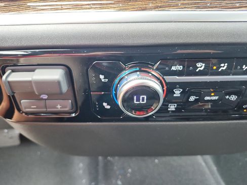 New 2026 GMC Sierra 1500 SLE image 16