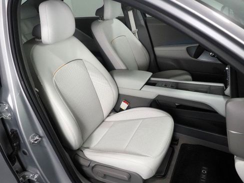 Used 2025 Hyundai Ioniq 6 SEL RWD image 2