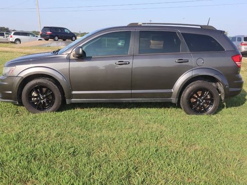 Used 2020 Dodge Journey SE w/ Blacktop Package FWD image 10