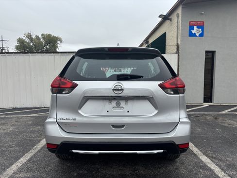 Used 2017 Nissan Rogue S image 6