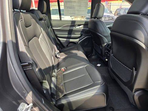 New 2025 Jeep Grand Cherokee Limited w/ Luxury Tech Group II image 9