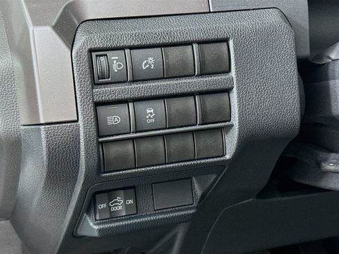 Certified 2025 Toyota Tacoma SR5 AWD/4WD image 10